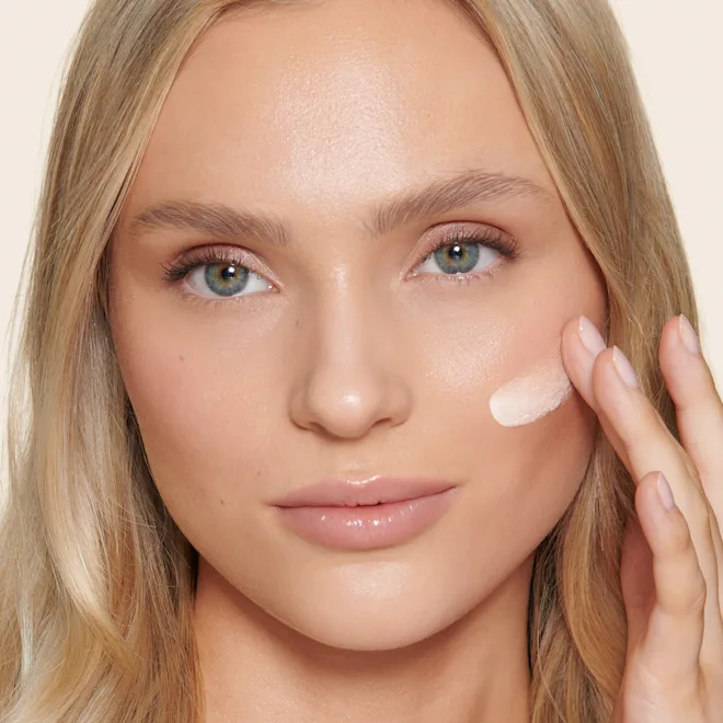 Charlotte Tilbury Unisex Healthy Glow Tinted Moisturizer - Image 4
