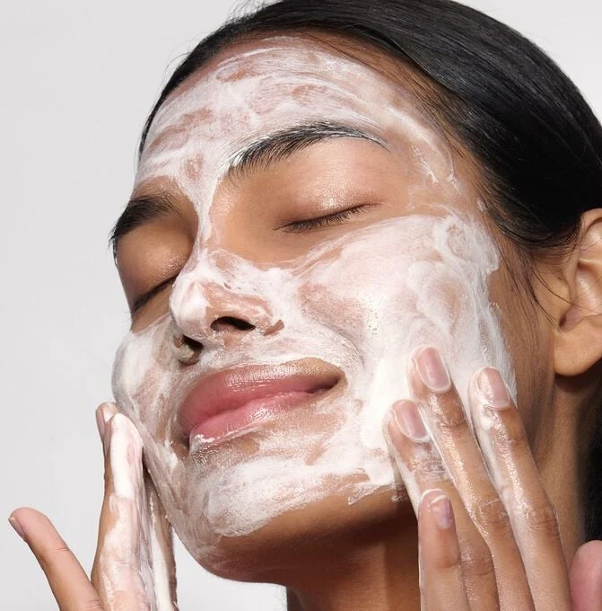 CLARINS Hydrating Gentle Foaming Face Cleanser - Image 4