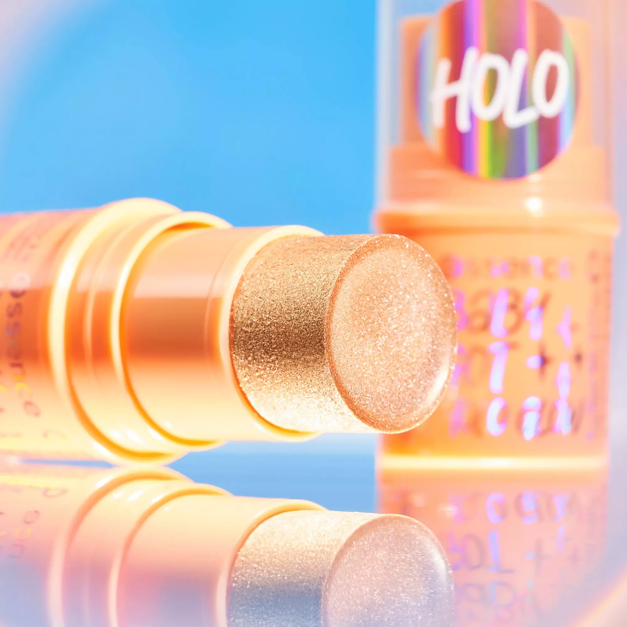 Essence BABY GOT HOLO GLOW highlighter stick - Image 4