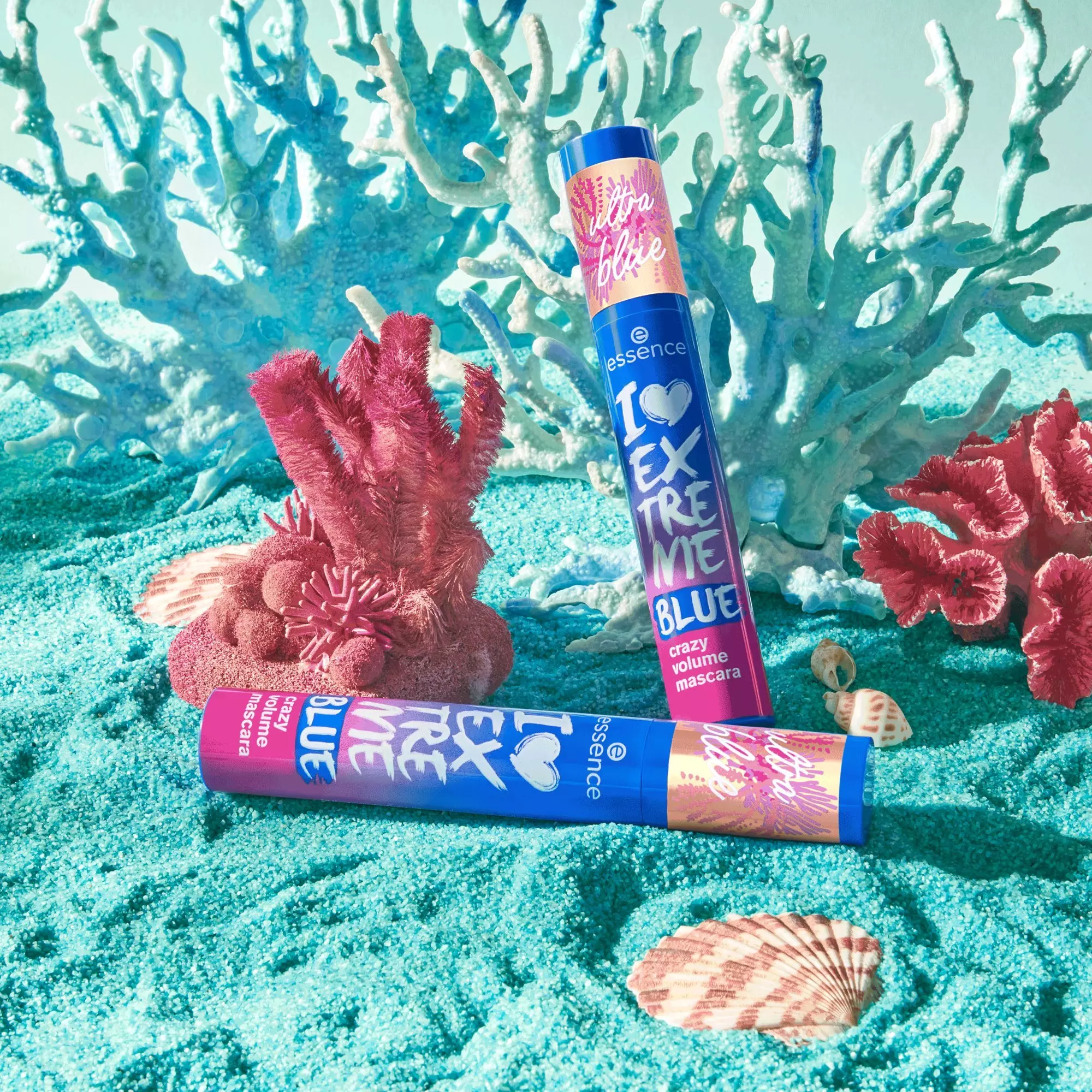 essence i love extreme mascara blue - Image 3
