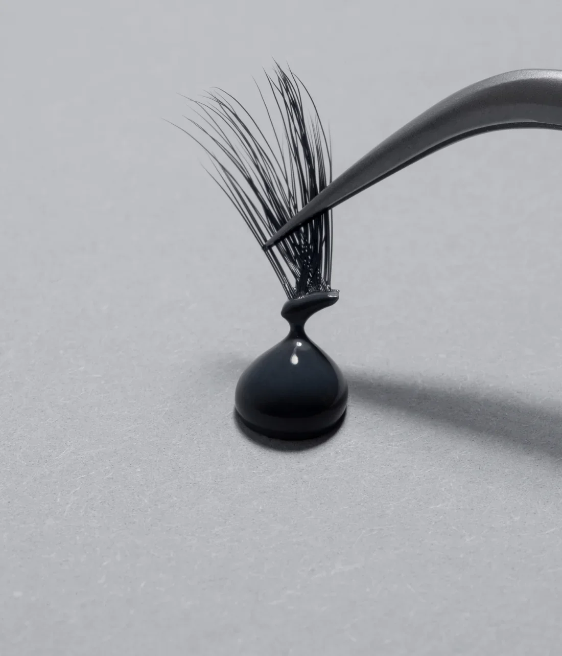 HUDA BEAUTY Waterproof Lash Glue - Image 4