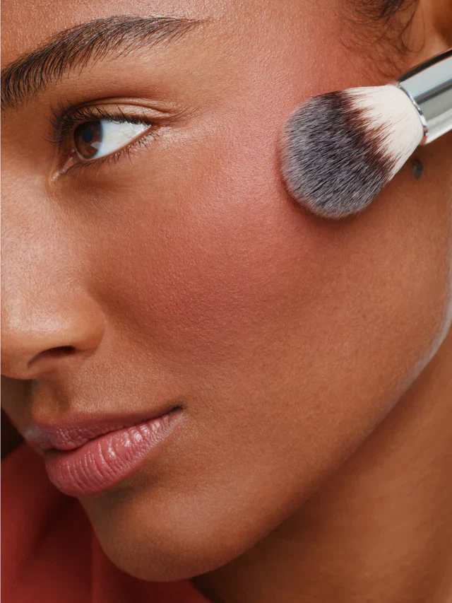 ILIA Soft focus blurring blush - Image 4
