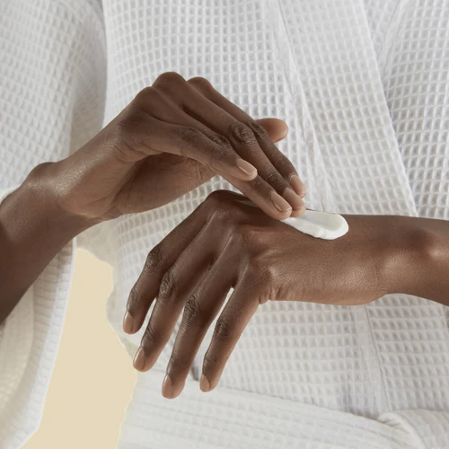 L'OCCITANE Almond Delicious Hand & Nail Cream - Image 4