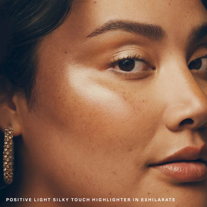 Rare Beauty - Positive Light Silky Touch Highlighter - Image 5