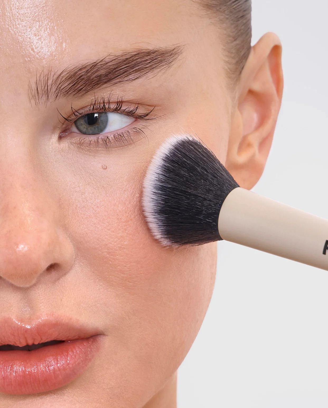 REFY COMPLEXION BRUSH - Image 2