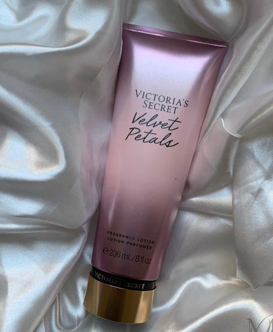 Victoria’s Secret Velvet Petals Fragrance Body Lotion - Image 4